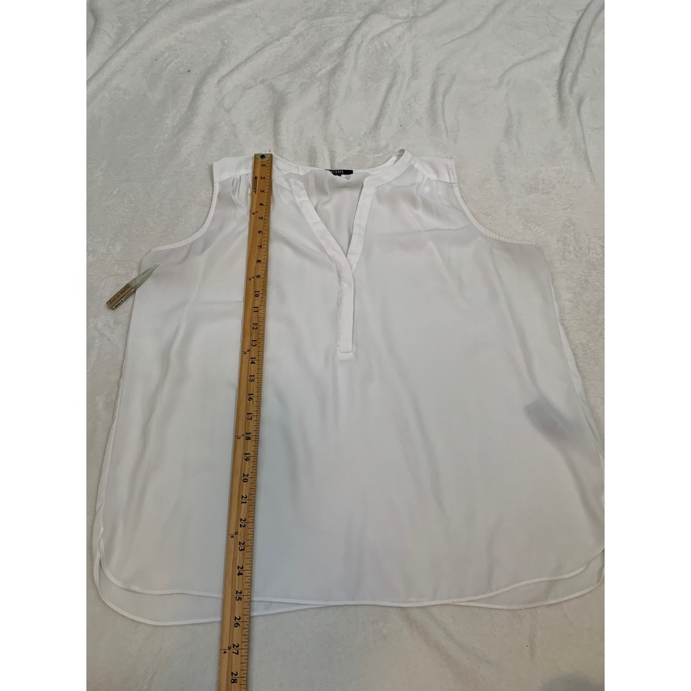 NYDJ Sleeveless Blouse Women Large White V-Neck Pleated Shoulder Shell Top - Picture 10 of 11